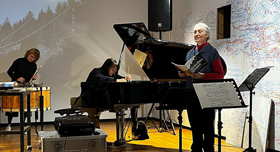 Performance Draußen sitzen